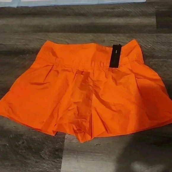MARC JACOBS PLEATED FLARE ORANGE SHORTS SIZE 2 - Picture 3 of 4